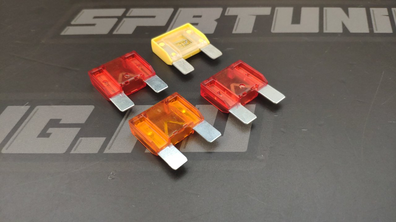 Силовой предохранитель maxi 20А