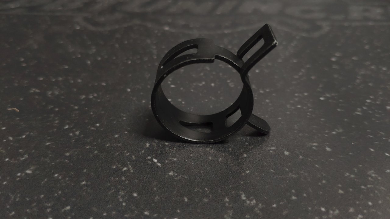 Хомут пружинный 19 мм черный