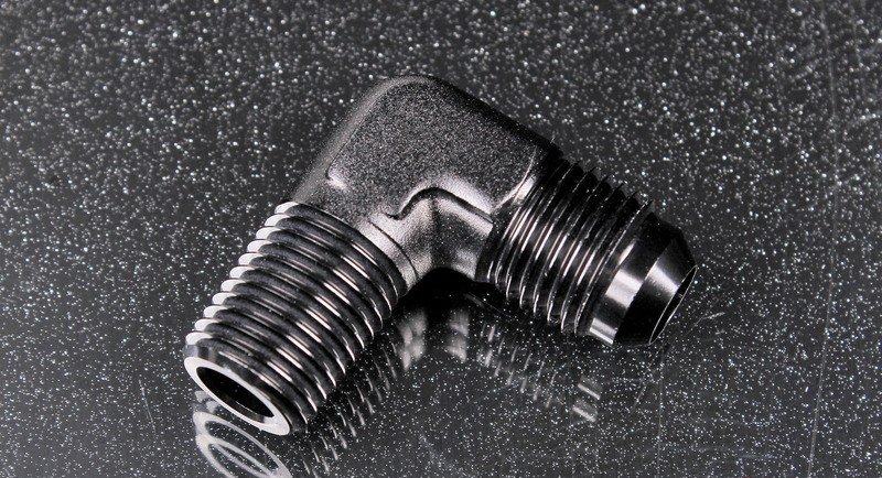 Фитинг AN6 - 1/4" NPT 90°, черный AB88