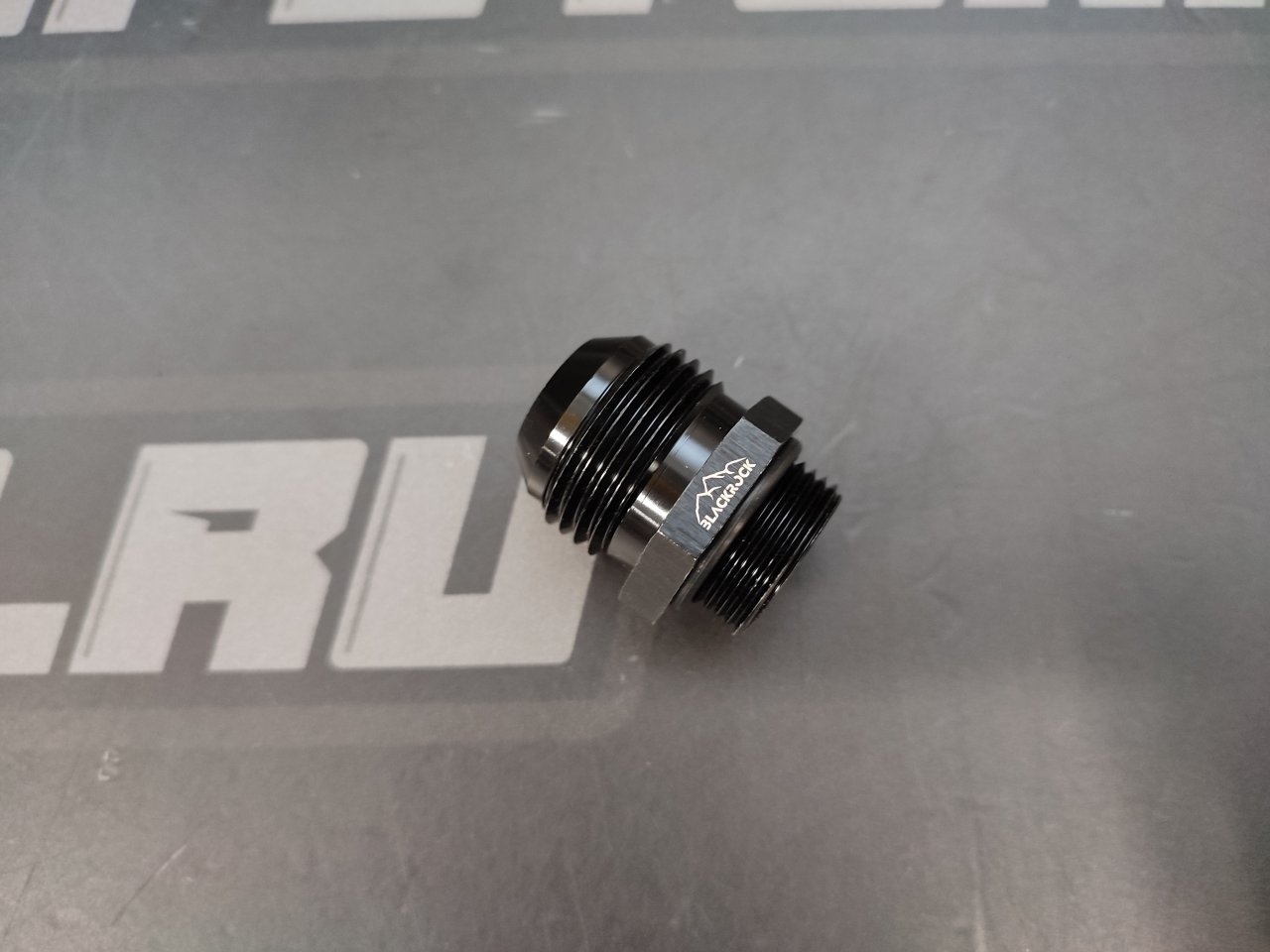 Адаптер П AN12 - П M22 x 1,5 mm под масло куллер, алюминий, BLACKROCK LAB