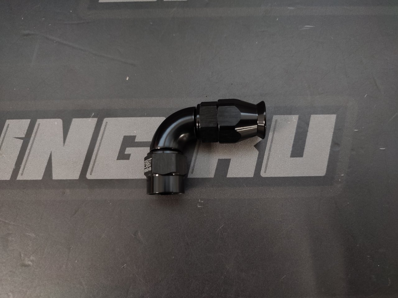 Фитинг полнопоточный AN6 (мама) 90* для тефлонового шланга PTFE