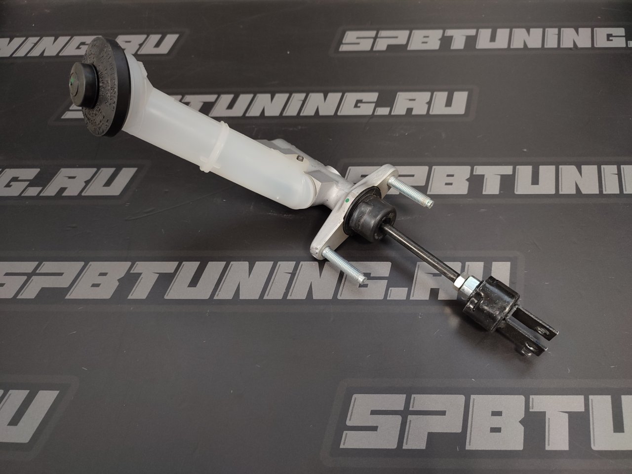 Главный цилиндр сцепления Toyota Supra A80 (левый руль)