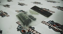 Проставка под капот - черная