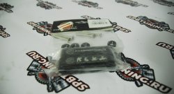 Проставка под капот - черная