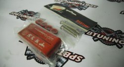 Проставка под капот - красная