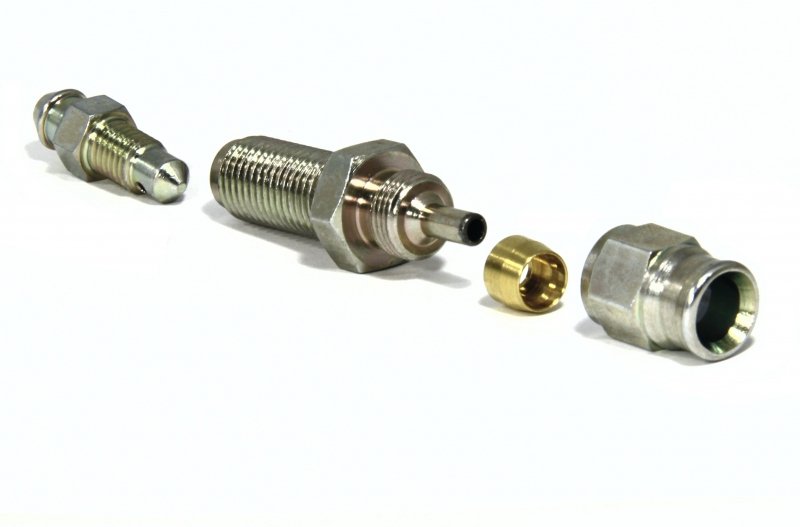 Фитинг папа AN-03 3/8X24 c прокачным штуцером, длинный D-03 сталь 443-03BNP, Goodridge