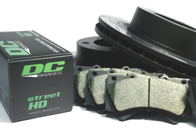 КОМПЛЕКТ ПЕРЕДНИЙ: Тормозные диски DBA 42722S T3 + колодки  DC brakes sHD Toyota  LC200,Lexus LX570