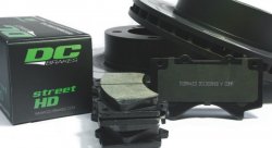 КОМПЛЕКТ ПЕРЕДНИЙ: Тормозные диски DBA 42722S T3 + колодки  DC brakes sHD Toyota  LC200,Lexus LX570