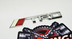 Шильд на бампер TRD с крепежом