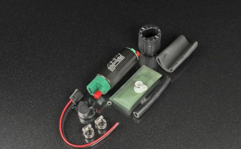 Насос топливный AEM 320 л/ч E-85 с установочным комплектом (бензин, этанол E100, метанол M100)