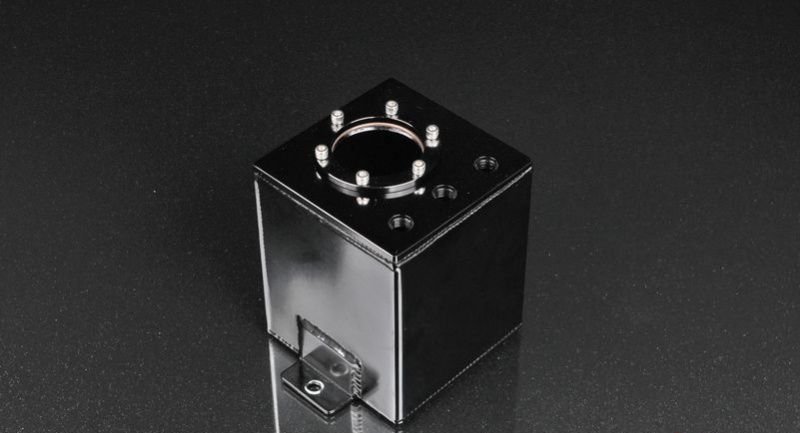 Бак топливный, 2 л, вход - AN6, выход - AN6, с отверстием для насоса 044, алюминиевый, черный