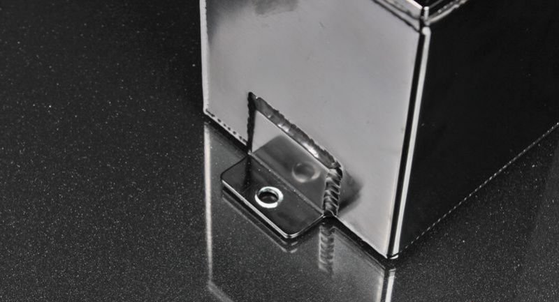 Бак топливный, 2 л, вход - AN6, выход - AN6, с отверстием для насоса 044, алюминиевый, черный