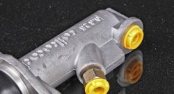 Цилиндр главный тормозной WILWOOD диаметр 0.625" / ход 1,4" универсальный (алюминиевый) 3/8-24"