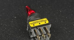 Тумблер 2 положения, 3 контакта