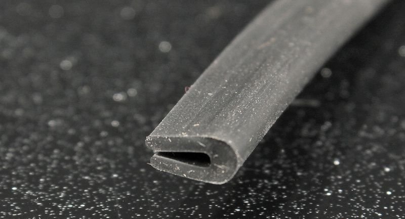 Профиль уплотнительный П-образный