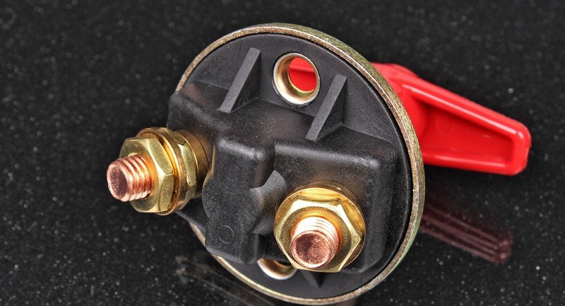 Выключатель массы АКБ 12V, 2-х контактн, с ключом флажкового типа