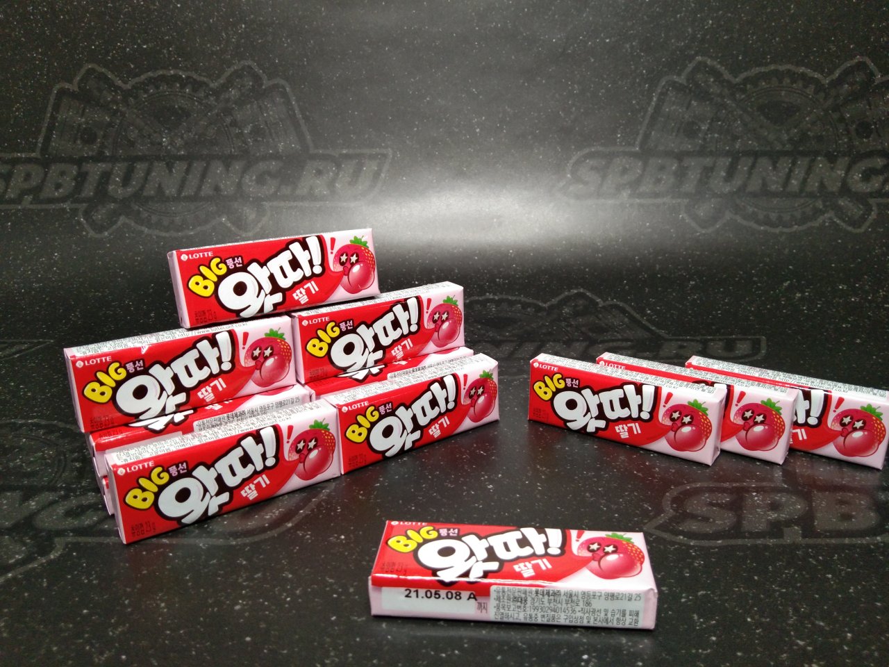 LOTTE Жев. резинка "WHATTA Big Bubble Gum Strawberry", клубничный вкус, 23 гр.