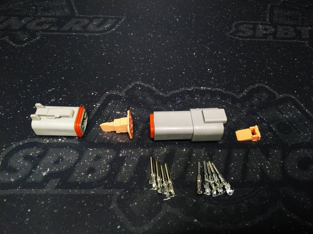 Коннектор папа-мама герметичный серый 4 пина