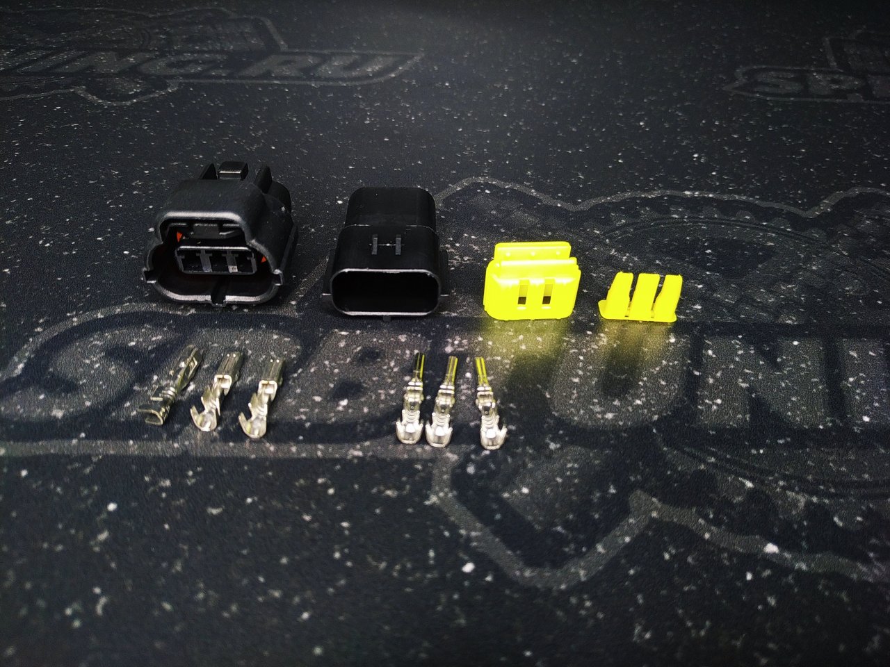 Коннектор папа-мама негерметичный черный 3 пина