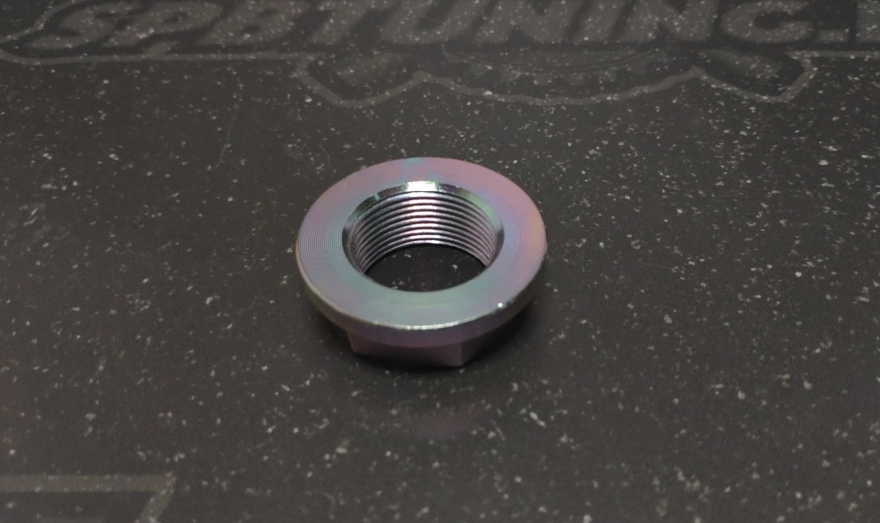 Гайка ступицы колеса ST9017926006