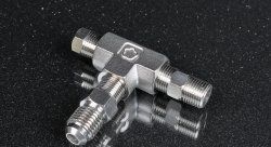 Тройник под датчик давления масла сталь AN4 - 1/8"