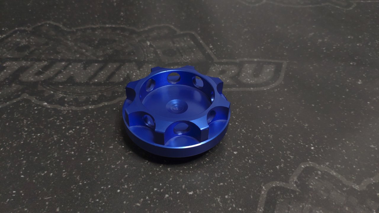 Крышка масляная Toyota с защелкой (1-2jz) 