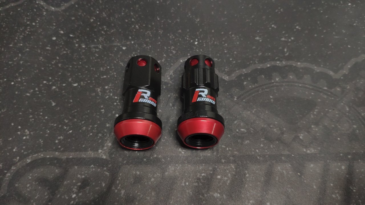 Комплект колесных кованных гаек Drinty Racing Nuts М12х1.25 - черный хром, красный хром