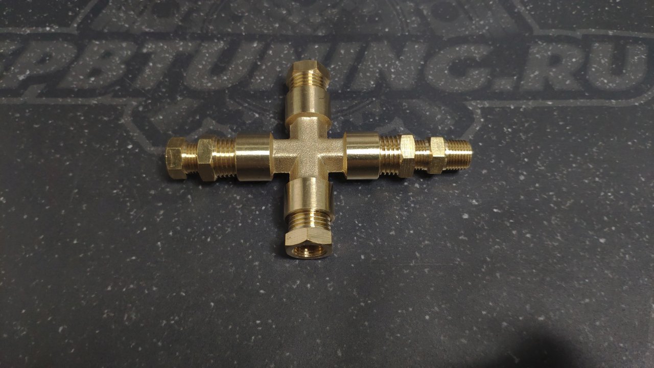 Адаптер-тройник для установки датчиков давления масла в блок, латунь