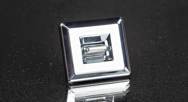 Кнопка стеклоподьемника универсальная 12V