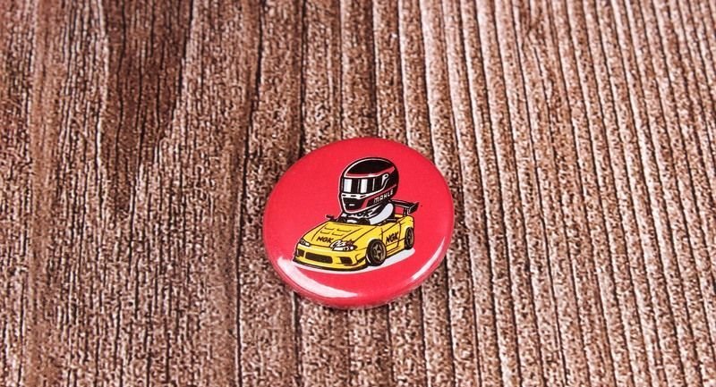 Значок металлический "GOCHA MAN", круглый, красный