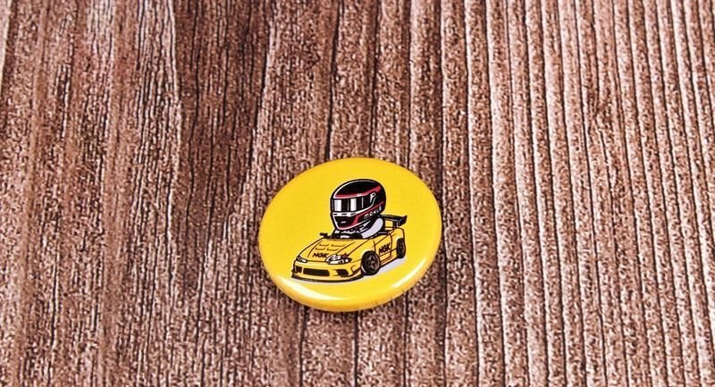 Значок металлический "GOCHA MAN", круглый, желтый