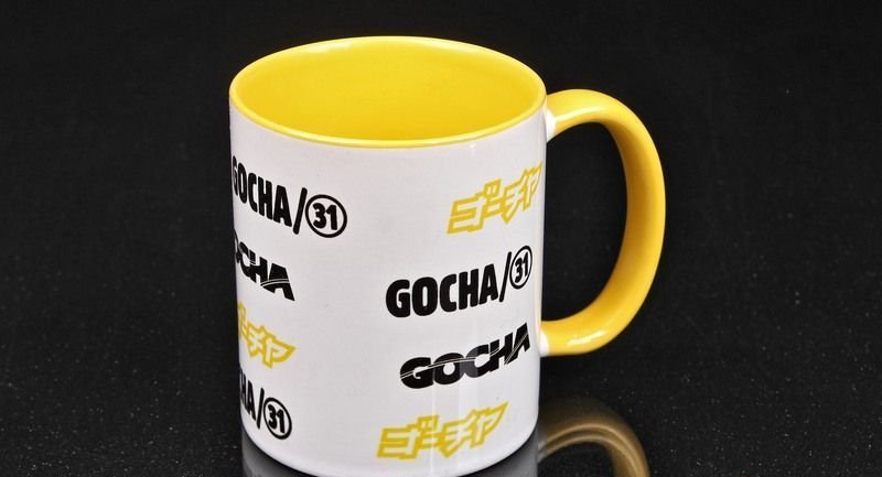 Кружка керамическая "GOCHA LOGO", белая, ручка желтая