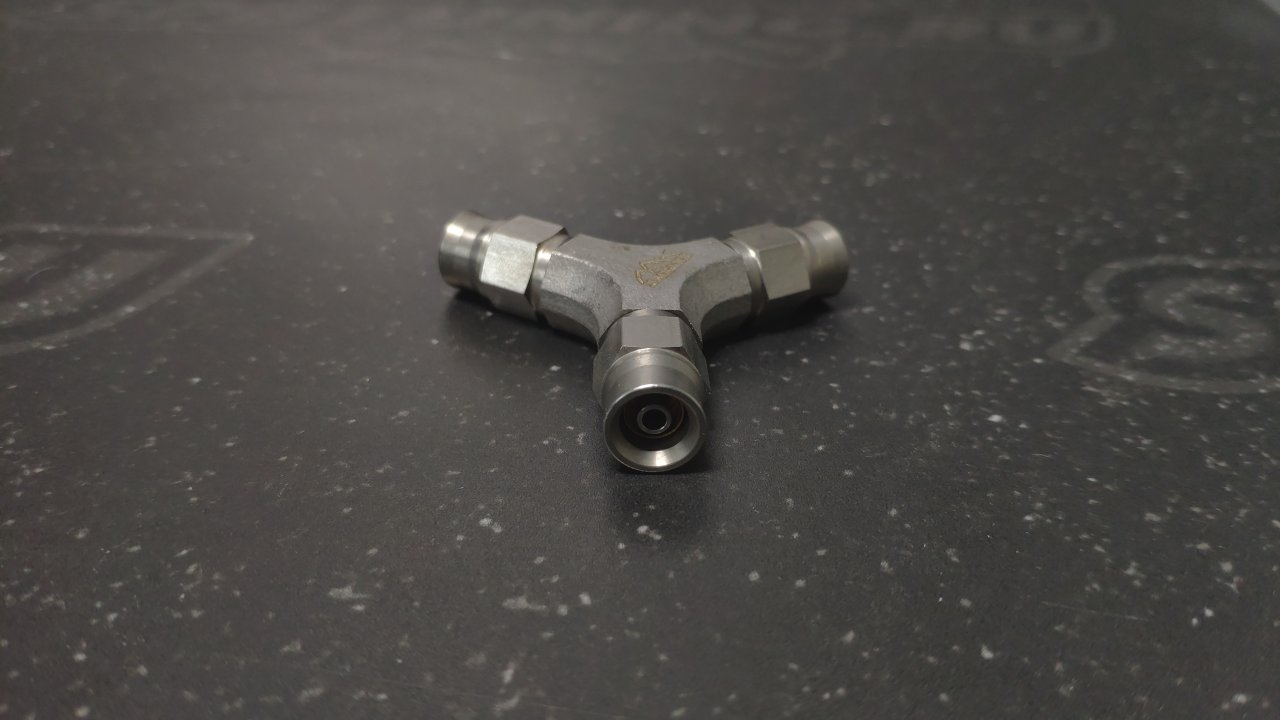 Тройник Y -3 D (шланг D-03 - шланг D-03 - шланг D-03) нерж. сталь