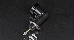 Цилиндр главный тормозной с бачком ход 0,700&quot; универсальный (алюминиевый) 3/8-24&quot; черный