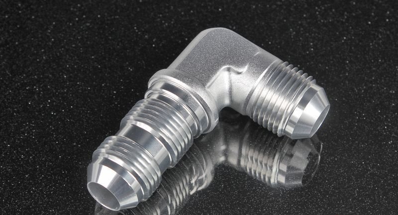 Фитинг в перегородку AN8  90° 