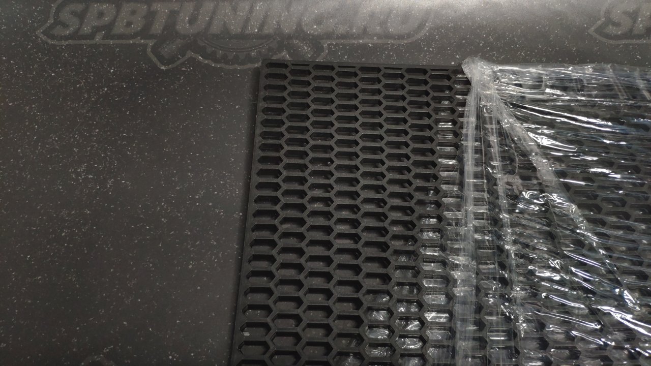 Решетка в бампер универсальная, пластик, 40*120см (мелкая сетка)