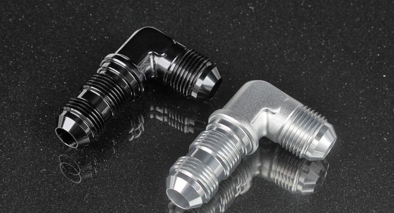 Фитинг в перегородку AN8  90° 