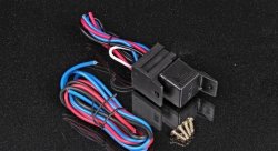 Панель управления карбон, 3 тумблера 2 положения, 1 с защитной крышкой, кнопка запуск двигателя, 12V 