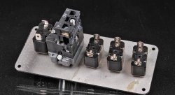 Панель управления карбон, 4 тумблера 2 положения, 1 с защитной крышкой, кнопка запуск двигателя, 12V