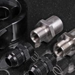 Проставка адаптер под масляный фильтр с термостатом, вход/выход ORB8, закрыт при 71С, открыт при 82С, черная