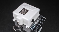 AEM Бак для водо-метанольной смеси 1,15 галлон = 5,2 литра с противоотливом V2 и датчиком уровня воды / метанола 30-3325