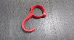 Крюк для подвешивания спортивного руля на верхнюю трубу каркаса безопасности