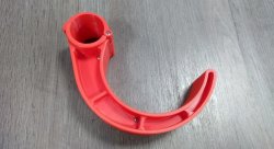 Крюк для подвешивания автомобильного шлема на верхнюю трубу каркаса безопасности