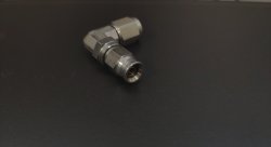 Фитинг мама AN3 3/8X24 под прямой конус, 90°, D-03 нерж. сталь, BLACKROCK LAB