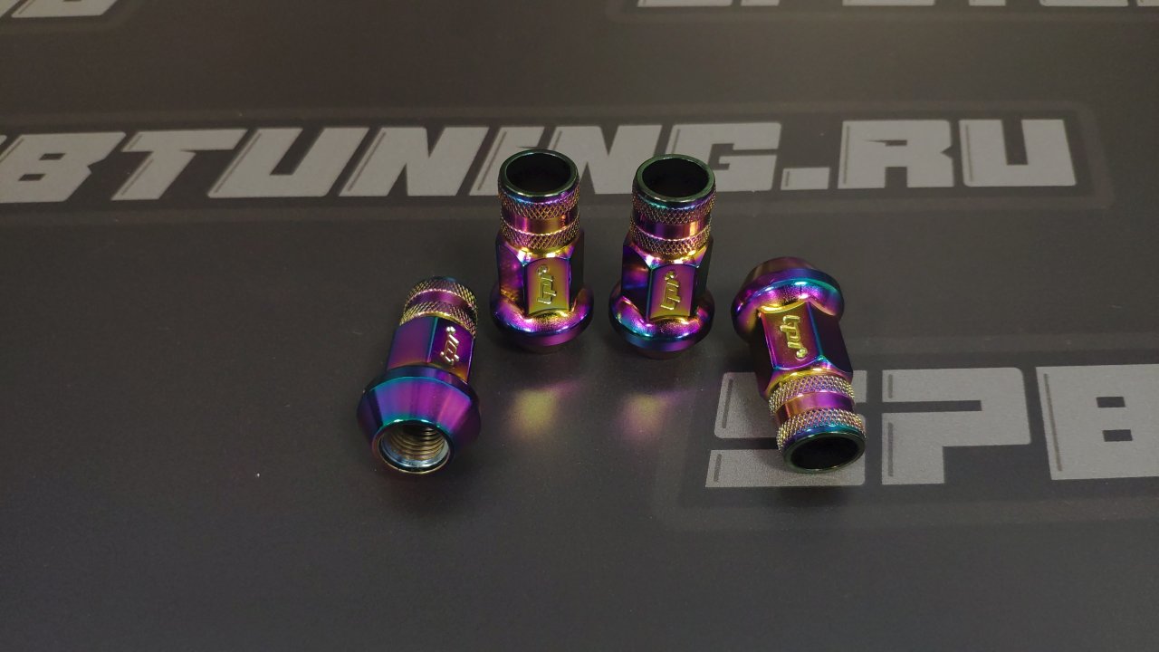 TPI гайки спортивные стальные 45мм М12*1.25 4шт c насечкой радуга