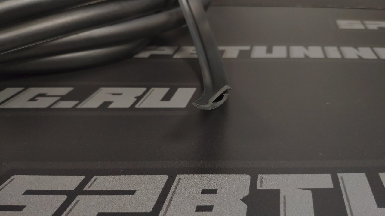 Резинка уплотнительная лобового стекла 15х7мм