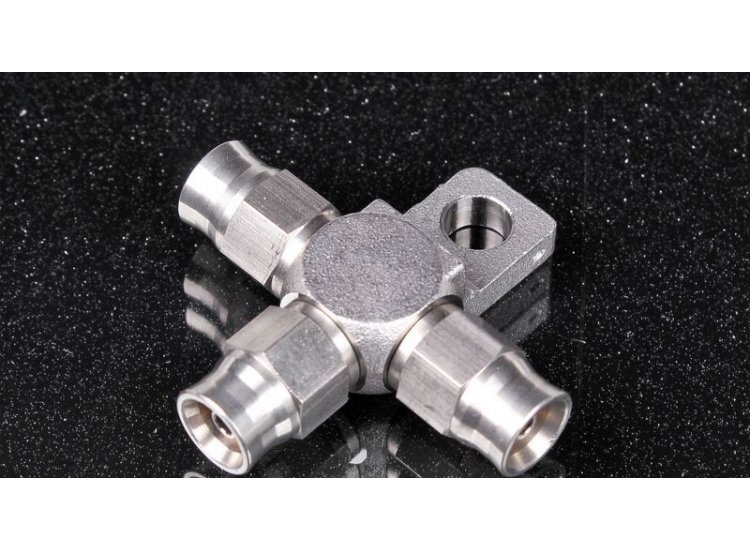 Фитинг AN3 тройник, под тефлоновый шланг PTFE, ухо для крепления