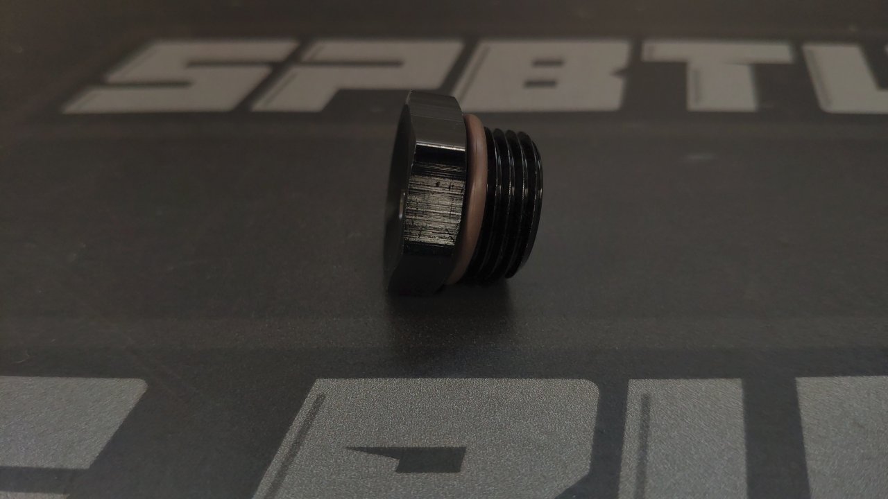 Фитинг-адаптер Radium Engineering под датчик давления AN8 to 1/8npt 