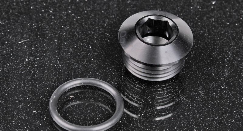 Фитинг заглушка ORB8 с резиновым кольцом, черная