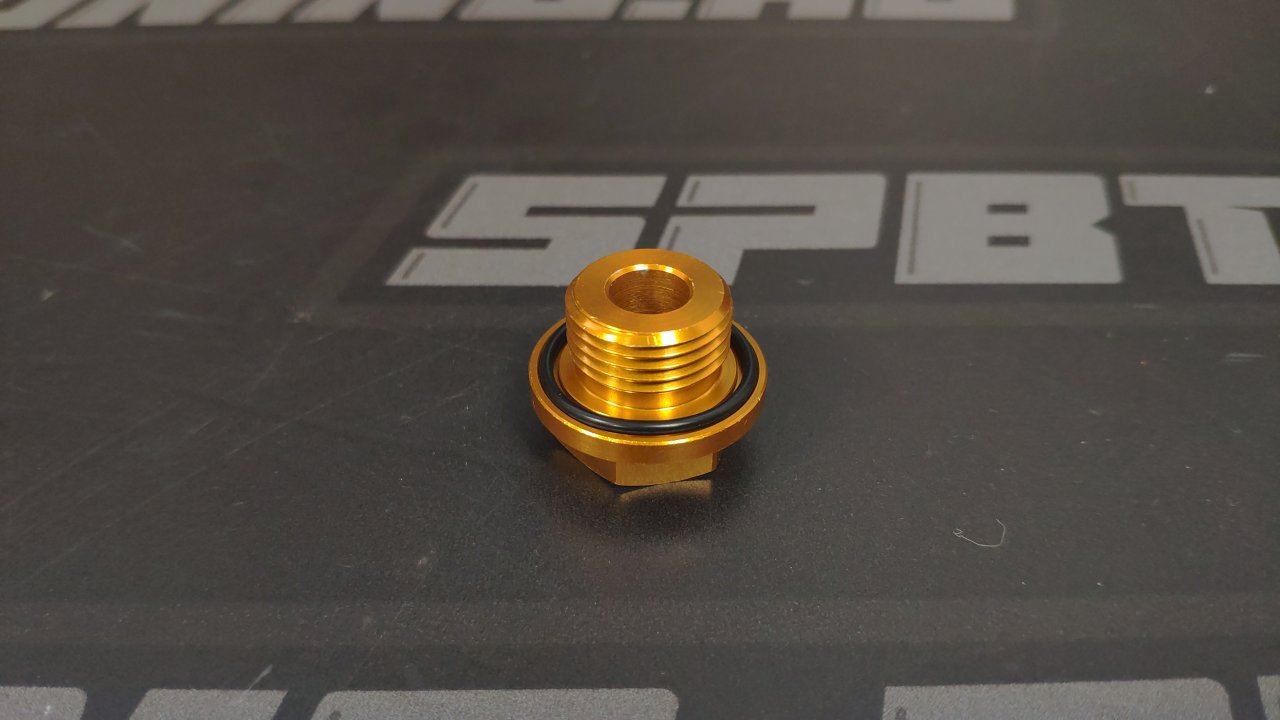 Greddy пробка в маслопроставку с отверстием под датчик